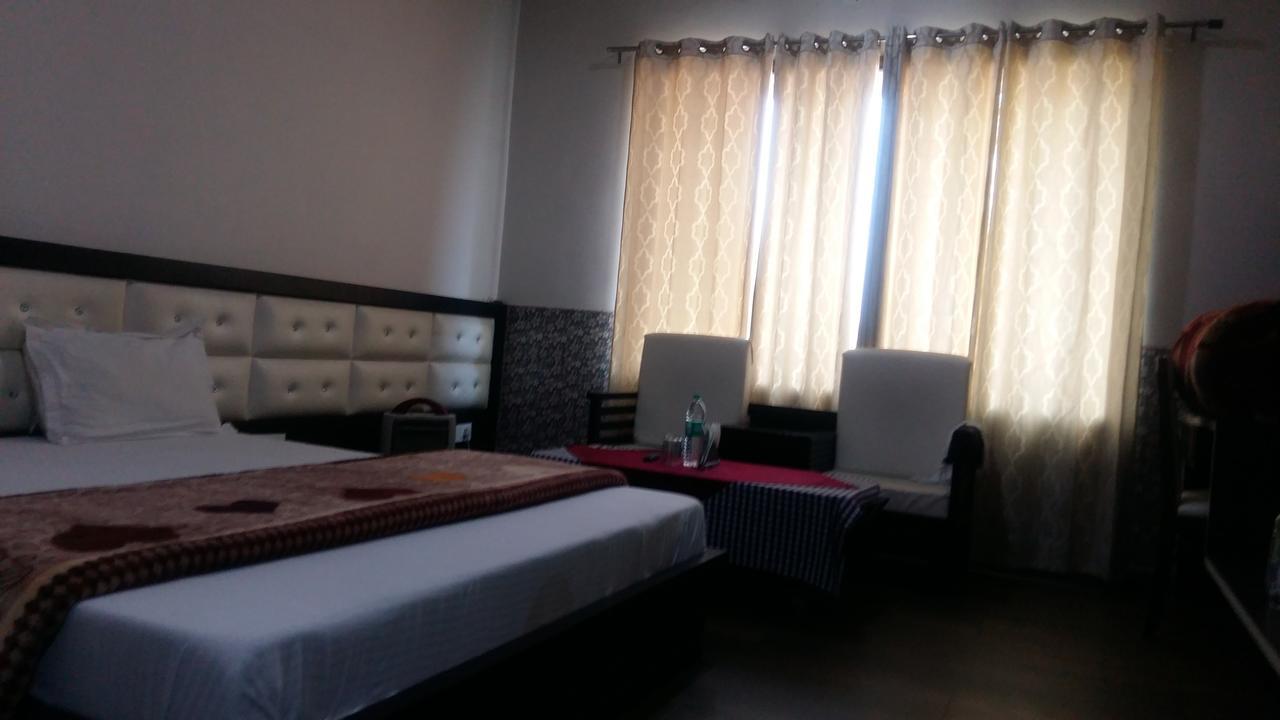 Hotel D2M Mānsa Esterno foto